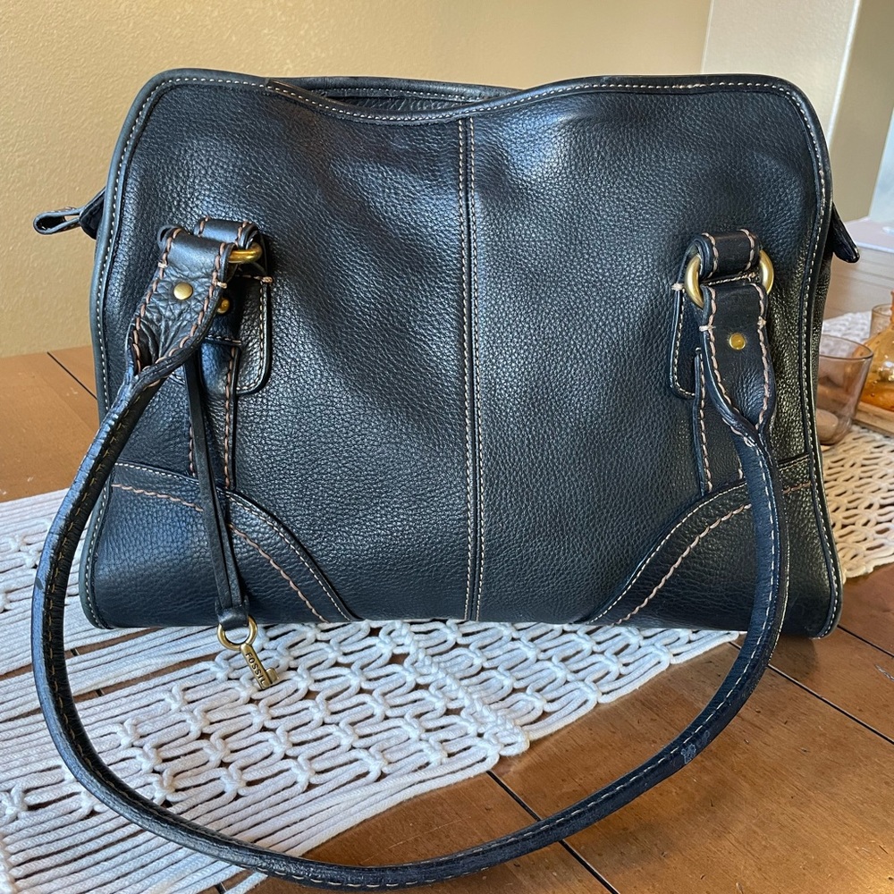 VTG Fossil Black Pebbled Leather Shoulder Bag 75082, The New American Classic